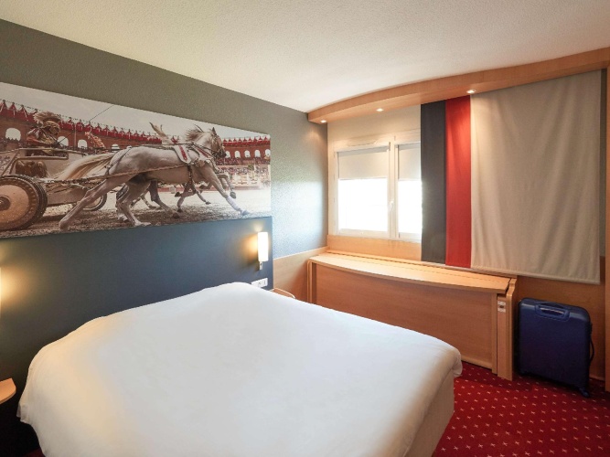 Standard Triple room