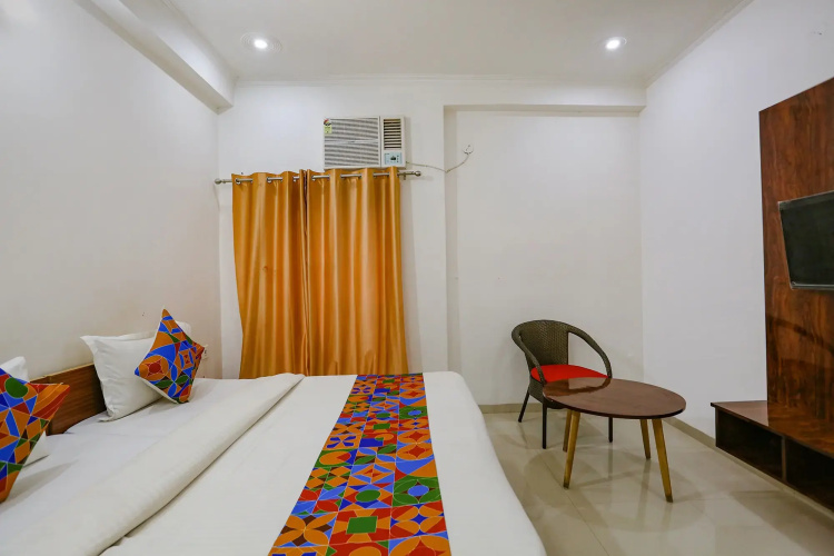 Fabhotel 52 Ivory