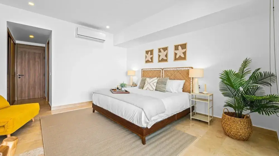 Stylish Beachfront 2BR - Balcony & Pools