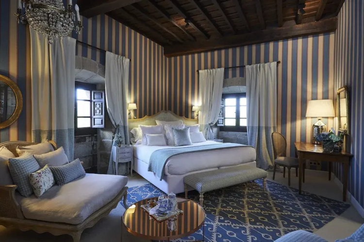 Helguera Palacio Boutique & Antique