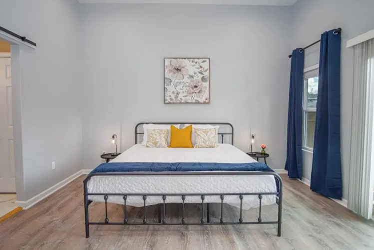 Seize the Moment! 4br/3ba Gem w/ Downtown Views!