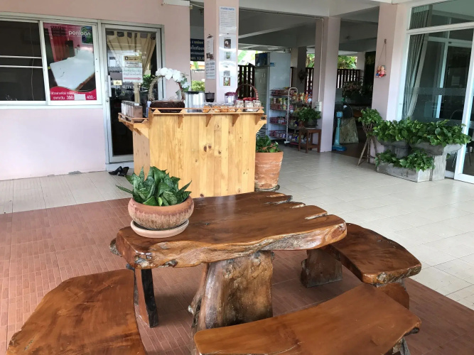 Ponlaan Apartment