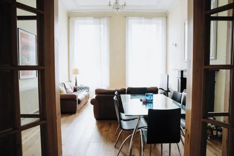 Traditional Central 2-Bed Apartment