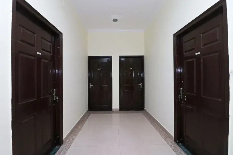 Vashu Residency By OYO Rooms