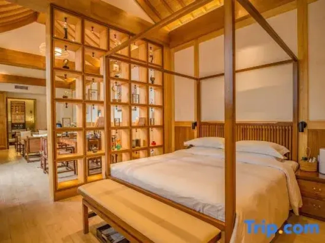 Economy Triple Suite