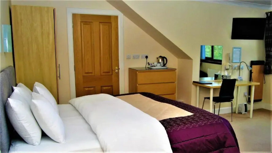 The Old SchoolHouse Hotel