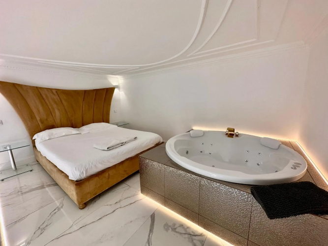 Sinagoga JACUZZI SUITE