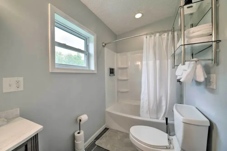 Morgantown Home w/ Deck ~ 2 Mi to WV University!