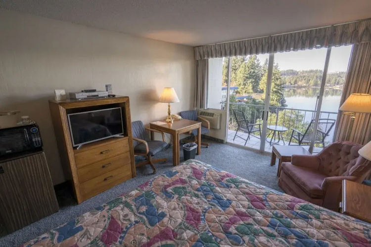 Flagship Inn