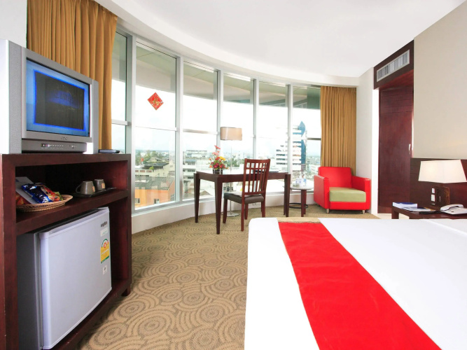 Golden Crown Grand Hotel