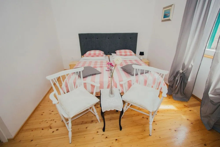 Apartments and Rooms Ille