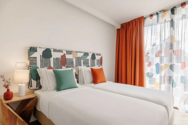 3 Bedrooms Apartment with balcony and with bay view