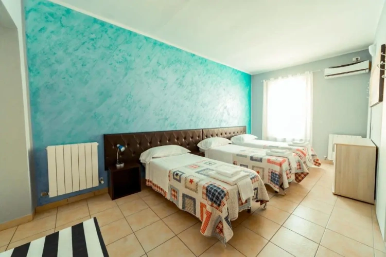 Standard Triple room