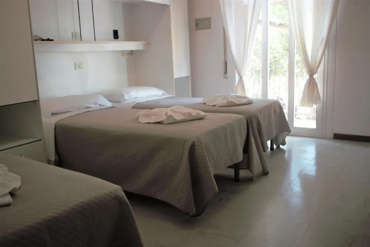Standard Triple room with balcony