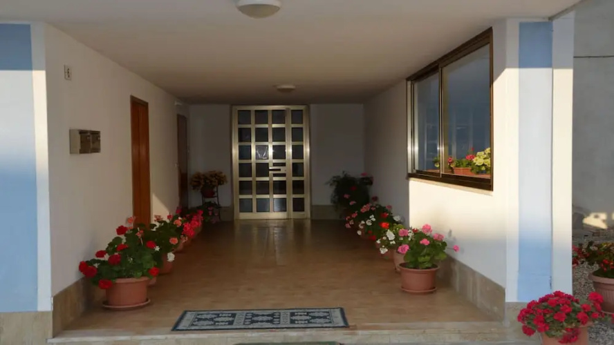 Spacious Apartment Close to the Beach - Beahost
