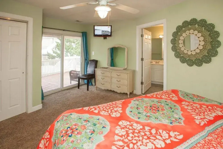 Down By The Sea - 9 Br Home