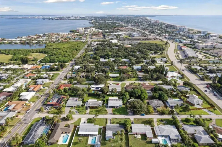 131 W Pasco Ln