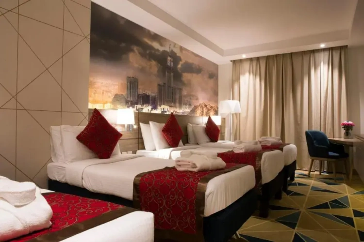 Classic Quadruple room with city view