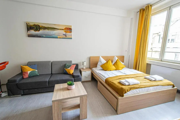 Executive Bright Apt. by Ruterra