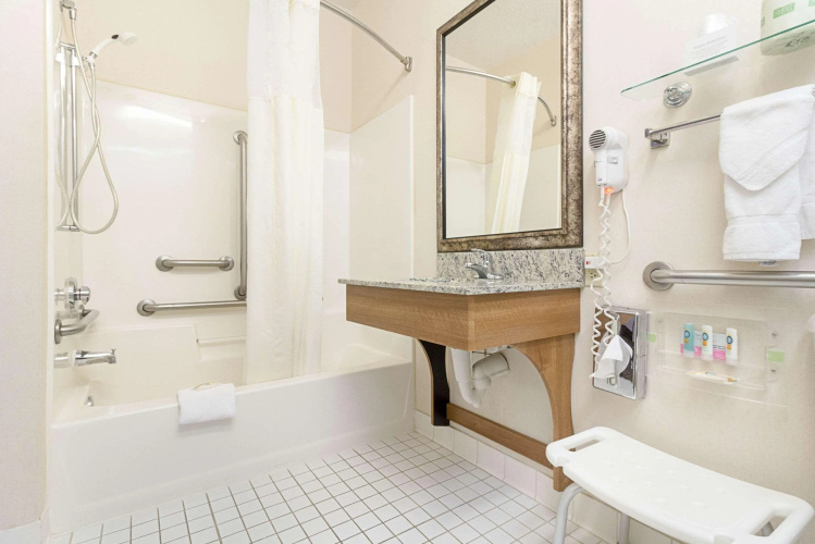 Quality Inn photo 10
