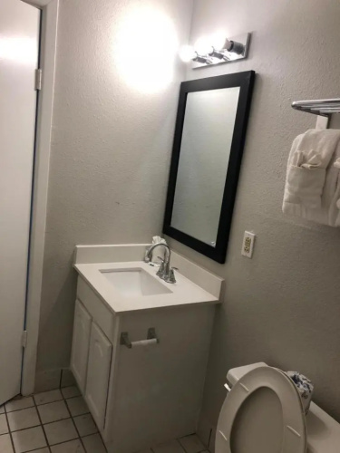 Econo Lodge Inn & Suites Abilene photo 11