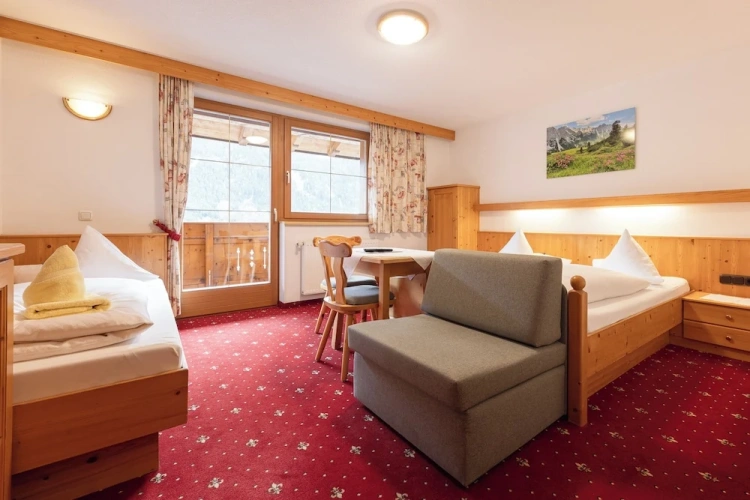 Standard Triple room