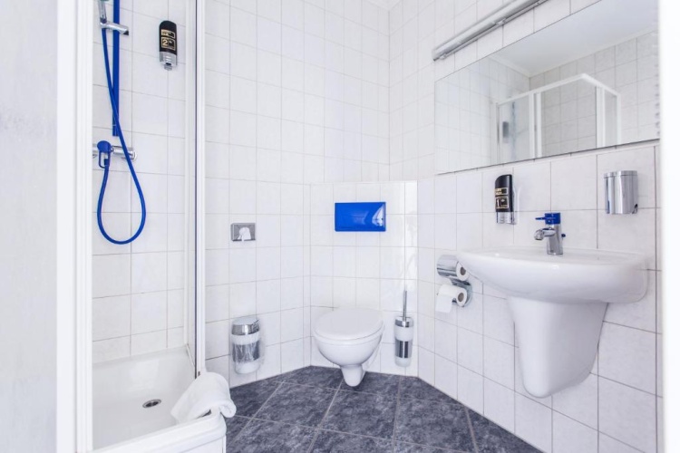 Standard Sextuple room