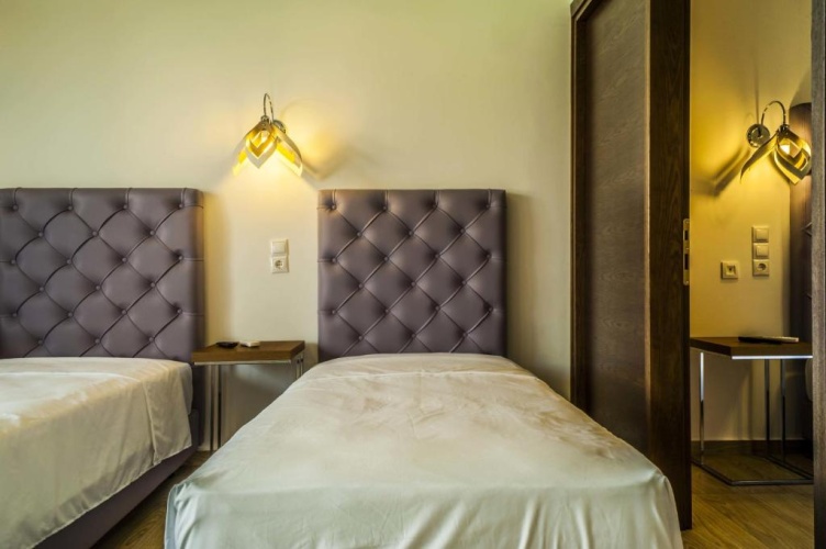 2 Bedrooms Deluxe Basement Suite