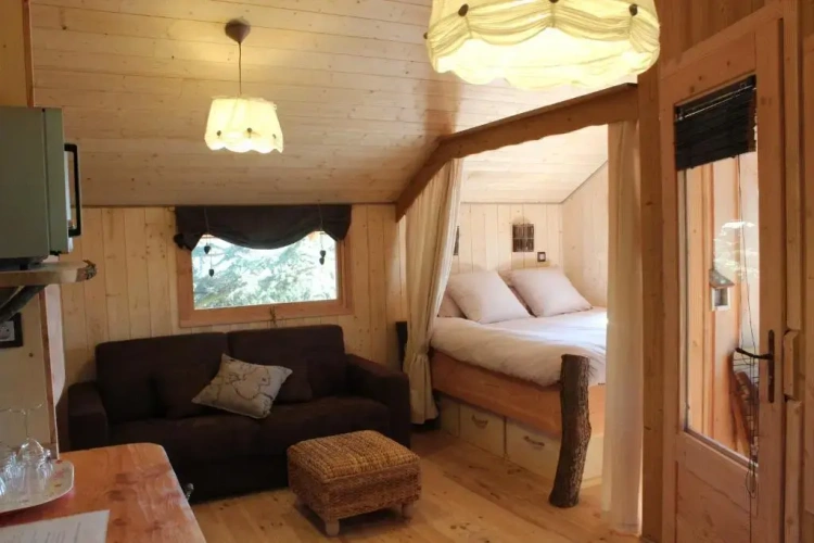 Cottage with river view