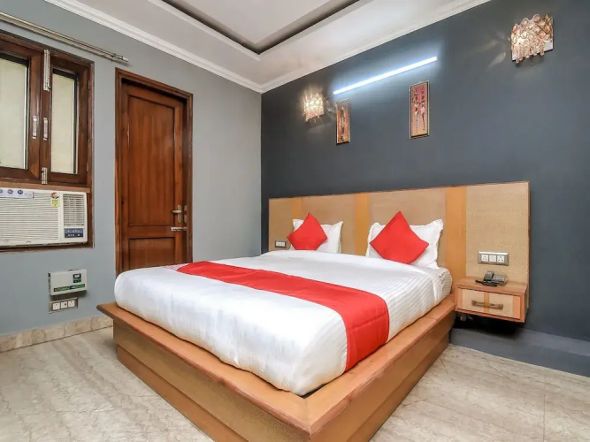 OYO 18254 Glorious Stayz