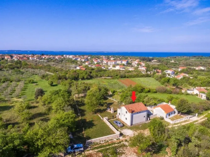 2 Bedrooms Cottage