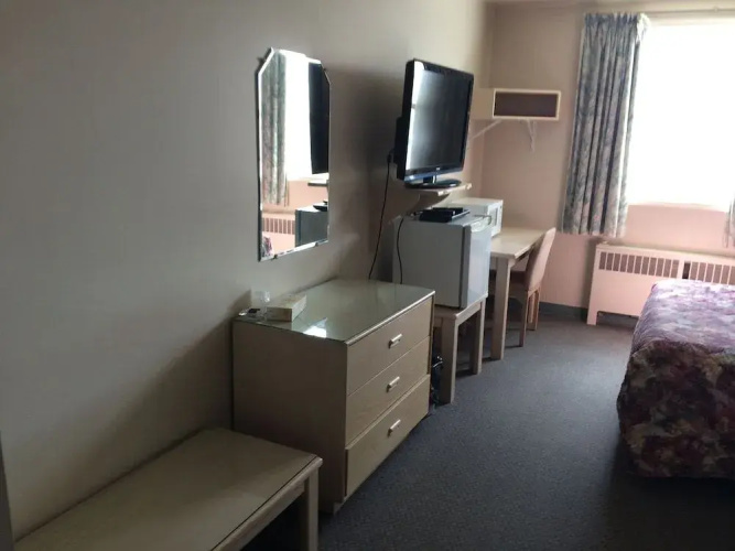 Swan Hills Hotel