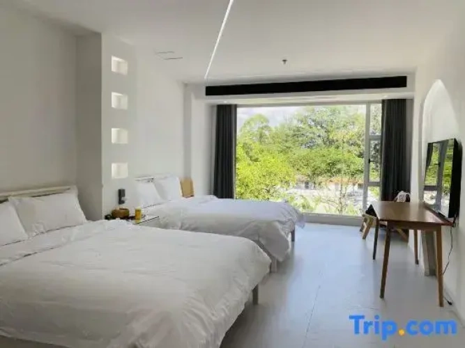 Deluxe Triple Suite