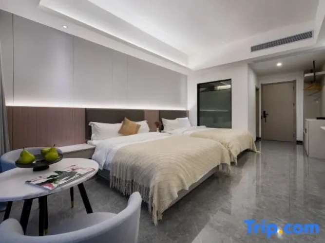 4 Bedrooms Suite with balcony and with mountain view