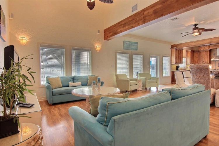 4 Bedrooms Cottage