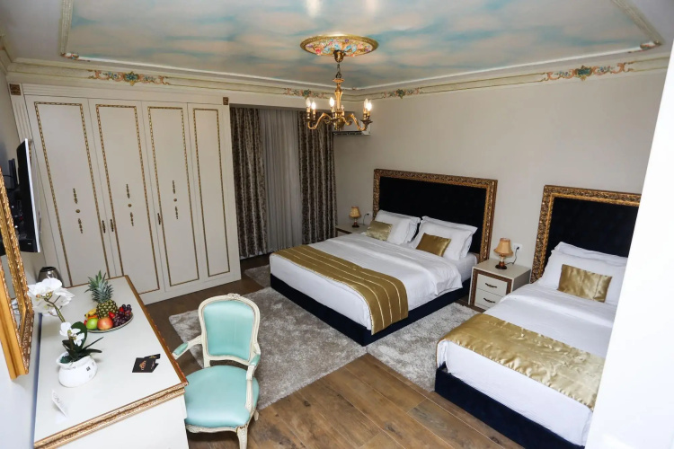 Empire Hotel
