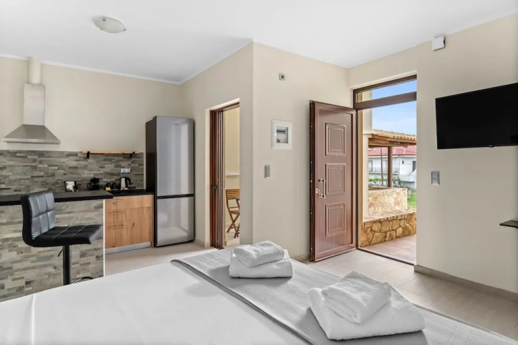 Deluxe Studio with pool view