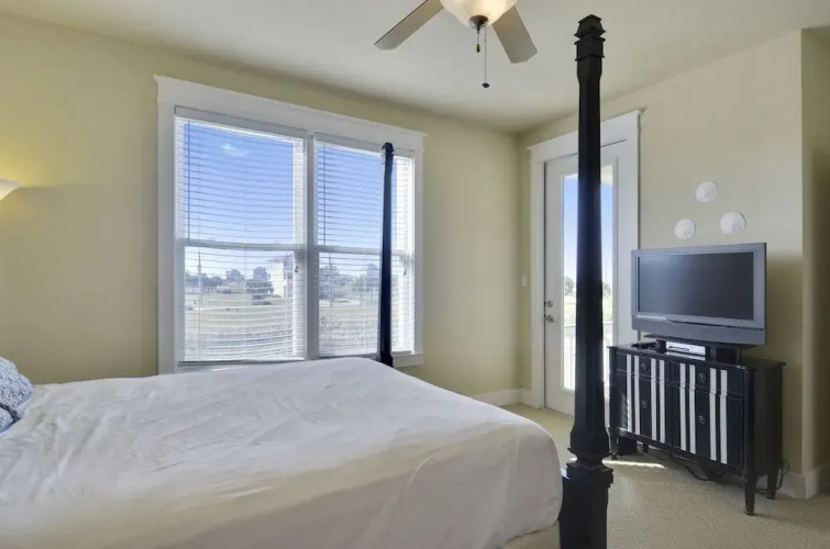 Beach Blast 3 Br home by RedAwning