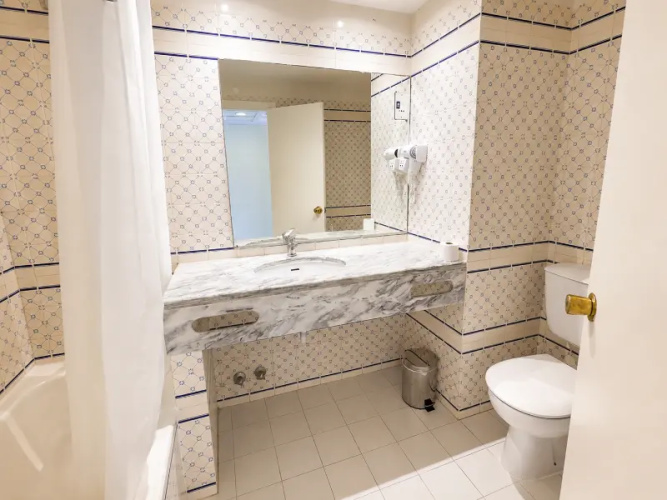 1 Bedroom Apartment with balcony and with pool view