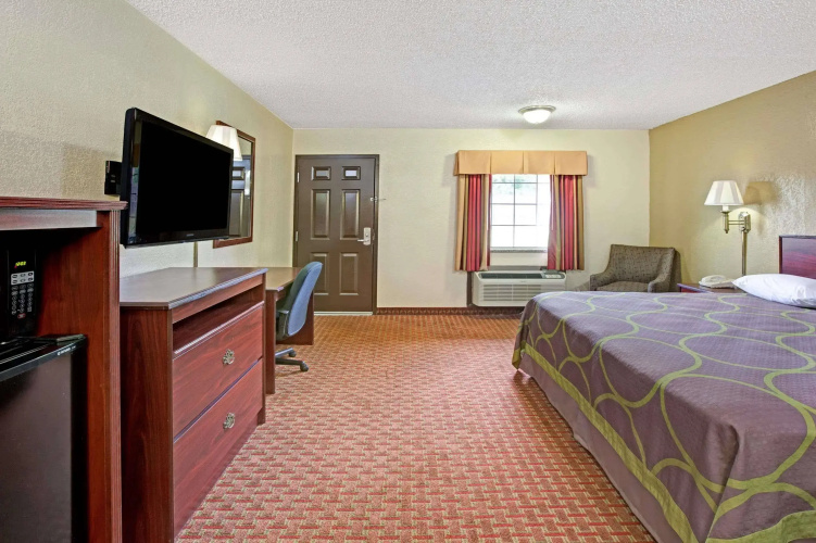 Super 8 By Wyndham Shawnee