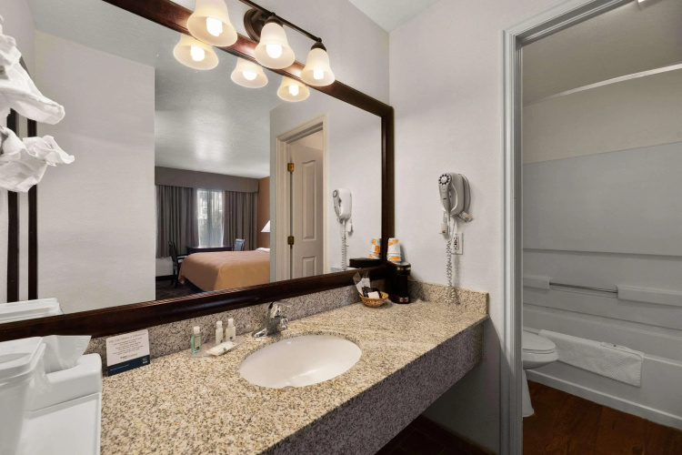 Quality Inn South Bluff photo 10