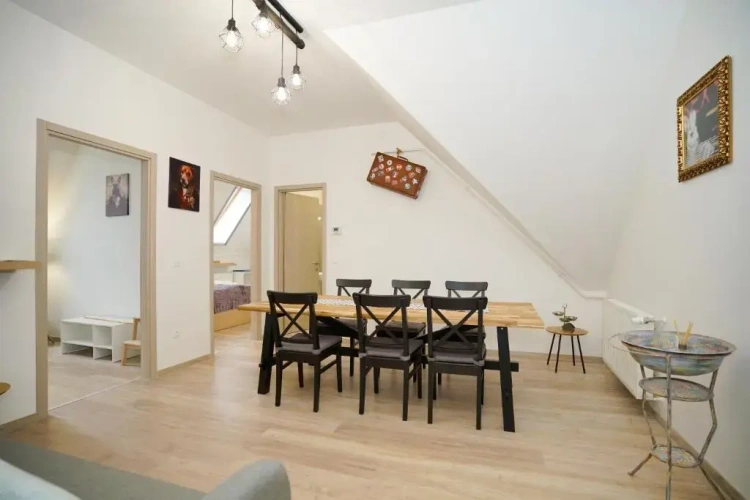 3 Bedrooms Apartment
