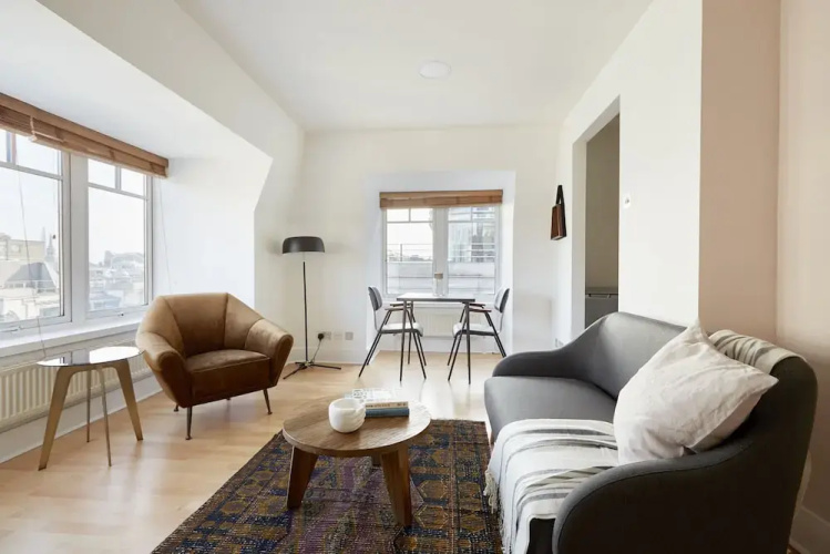 Charming Mayfair Suites by Sonder