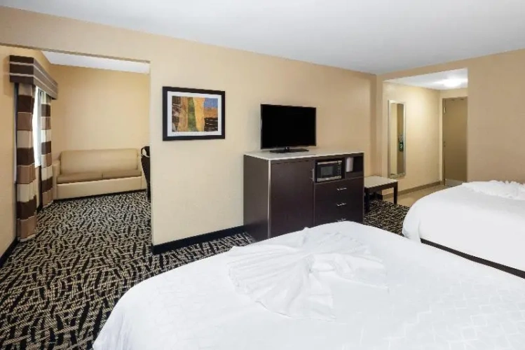 Quadruple Suite