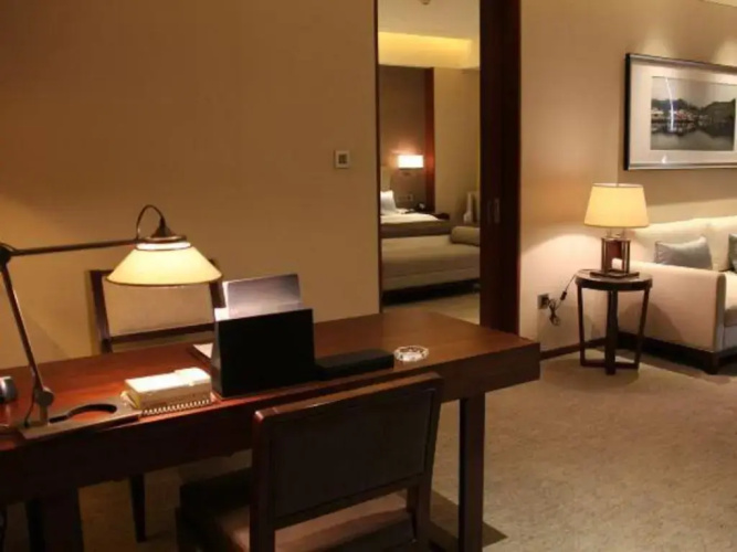 Swan Lakeview Hotel
