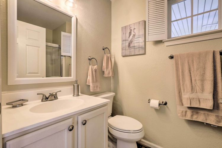 3 Mi to Bethany Beach: Gem w/ Deck & Pool Access