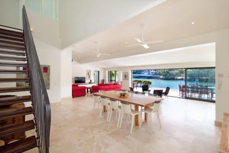 5 Bedrooms Cottage