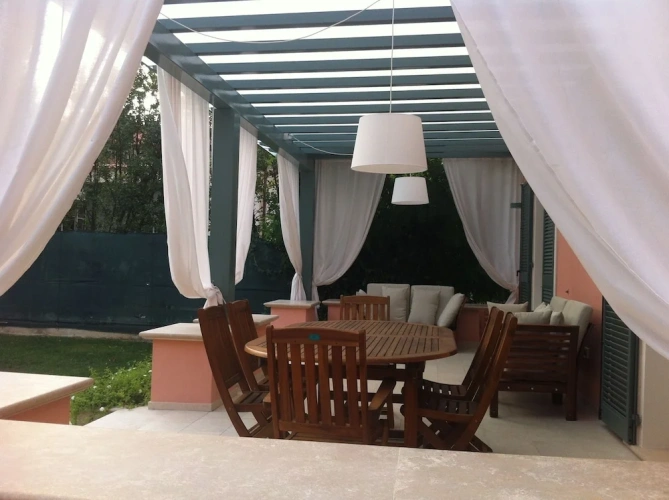 4 Bedrooms Villa