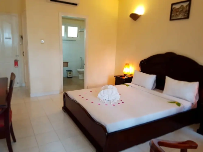 2 Bedrooms Standard Family room with balcony and with garden view