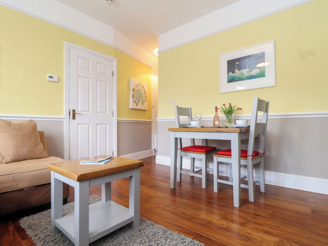 Flat 1 Niles Place